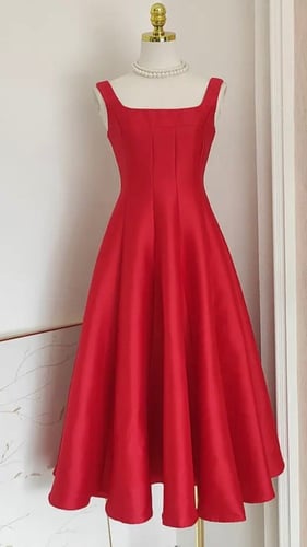 فستان سهرة بدون أكمام مكشوف الظهر بثلاث ألوان