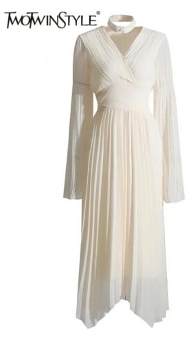 فستان نسائي طويل بأطراف غير متساوية