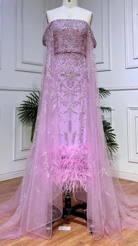 فستان سهرة فاخرة مع ريشة مطرزة بالخرز بطول الكاحل