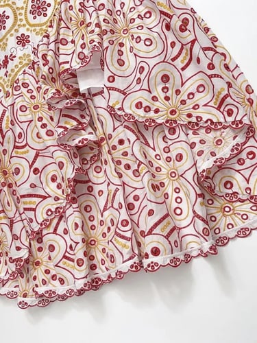 فستان مطرز بعدة ألوان