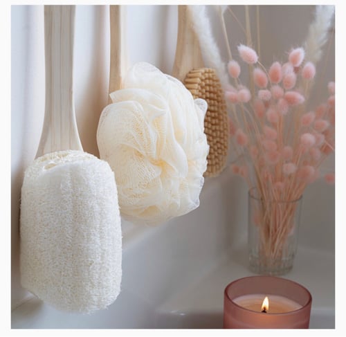 ايكوتولس فرشاة حمام ( لوفه ) بمقبض خشبي