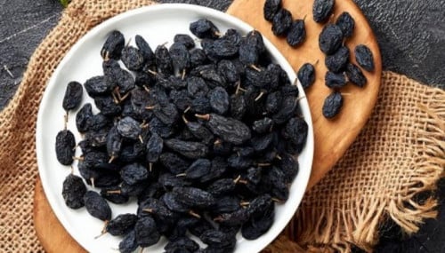 زبيب أسود يمني