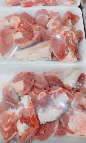 بوكس العائلة اثنين كيلو لحم خروف بالعظم + اثنين كي...