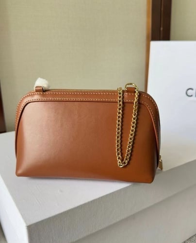 CLUTCH ON CHAIN CUIR TRIOMPHE