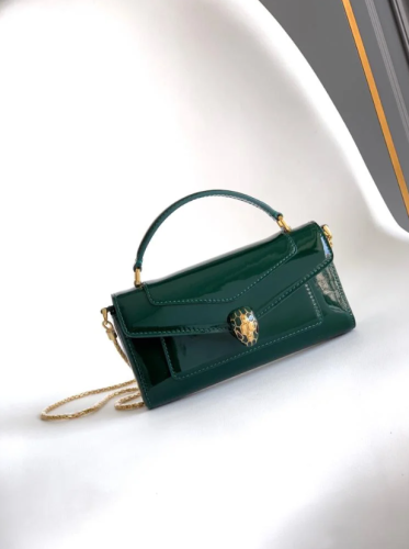 BVLGARI Serpenti Forever Phone Case أخضر