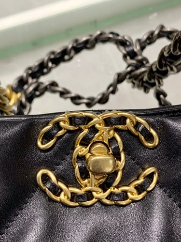 CHANEL 19 SHOPPING BAG