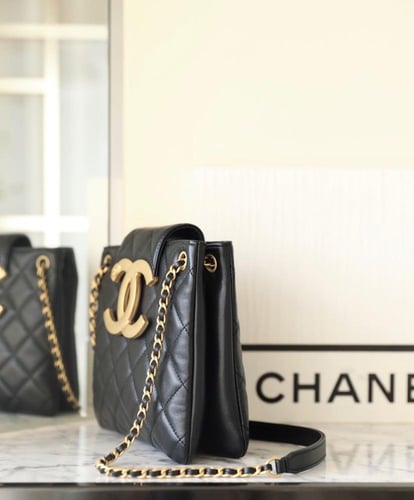 CHANEL Logo bag