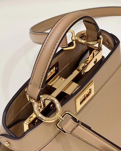 FENDI PEEKABOO ISeeU