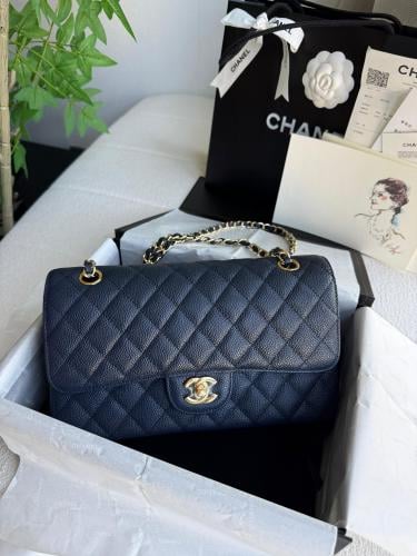 CHANEL Classic flap bag 25