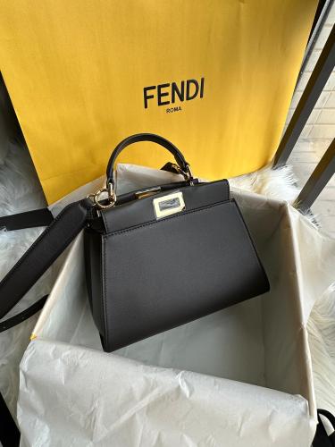 FENDI Peekaboo I SeeU
