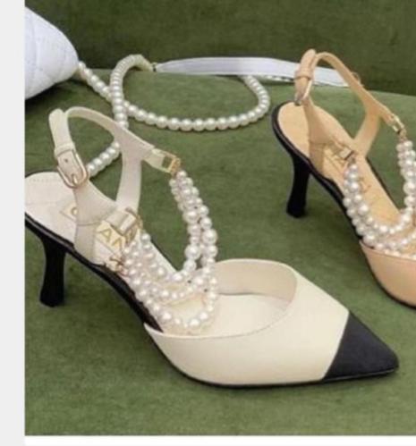 CHANEL heels