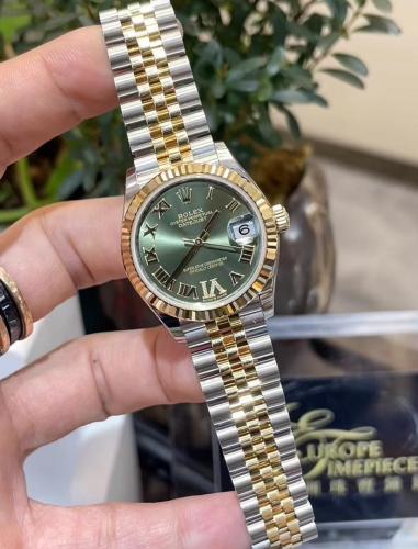 ساعات رولكس أخضر