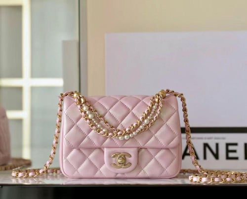 CHANEL pearl flap bag