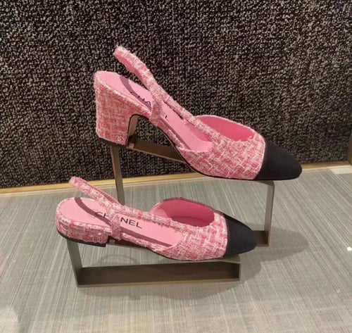 CHANEL heels