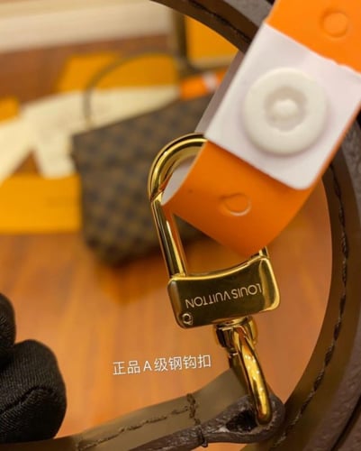 LV CROISETTE in Dameir Ebene