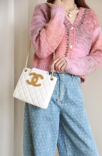 CHANEL Logo bag