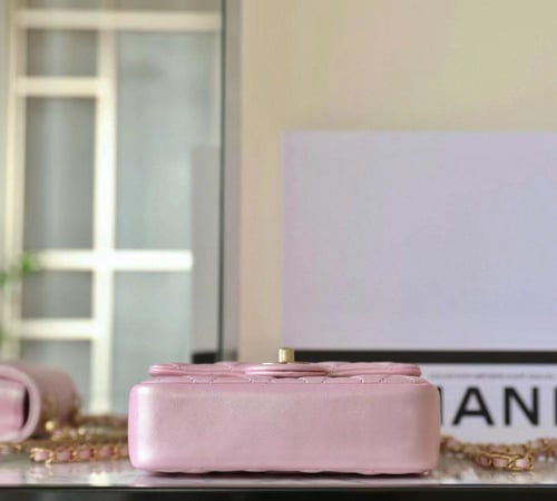 CHANEL pearl flap bag