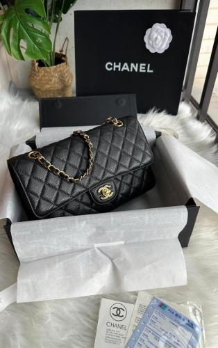 CHANEL Classic flap bag 30 cm