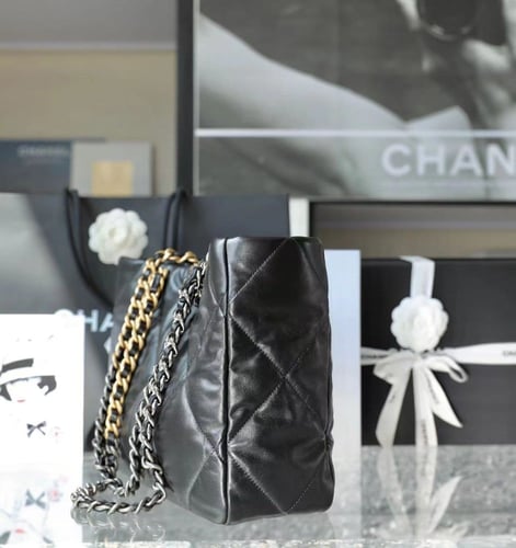 CHANEL 19 SHOPPING BAG