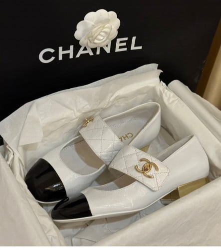 CHANEL heels