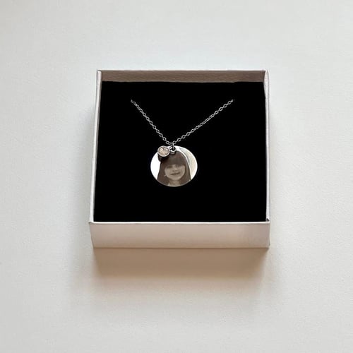 قلادة فضي مدورة مع كرستالة