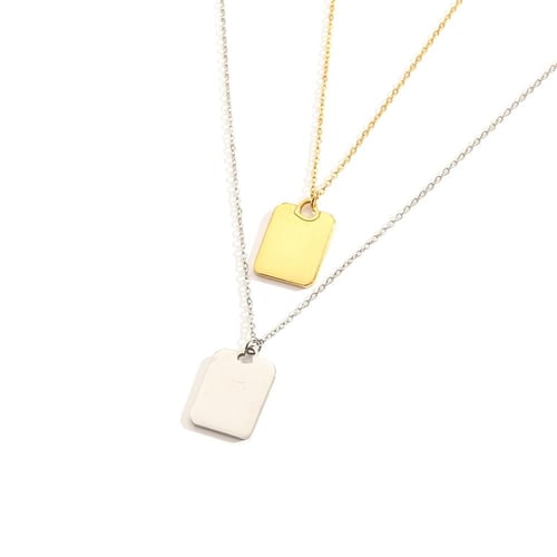 قلادة مستطيلة فضي مع قلب