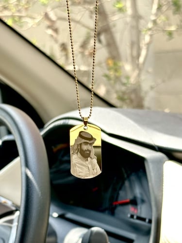 بكج ميدالية ذهبي وتعليقة سيارة ذهبي نحت صور