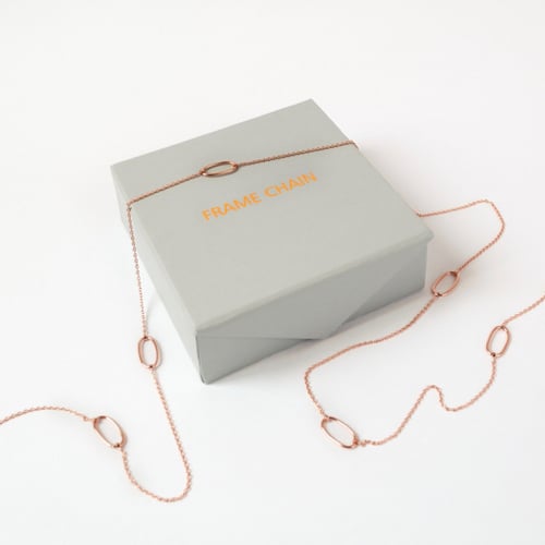 سلسلة نظارات من فريم تشين Jackie, Oh