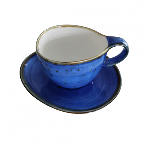 كوب أزرق كحلي مع طبق فخار بطراز عتيق أنيق