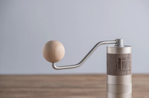 طاحونة كيو تو ونزبريسو باللون الخشبي | 1Zpresso Q2