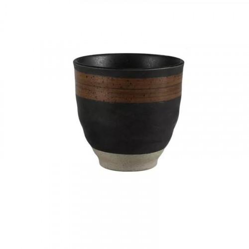 كوب فخار أسود بقاعدة رمادي ورسم برونزي علوي