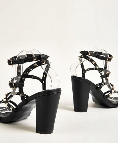 كعب عالي مزخرف اسود