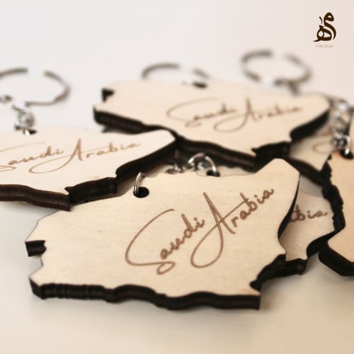 تعليقة خشبية لخريطة المملكة العربية السعودية