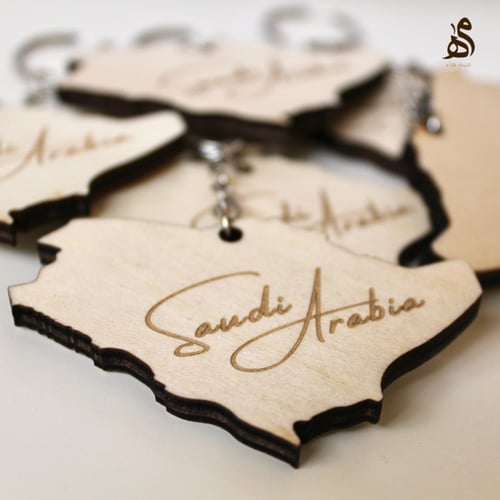 تعليقة خشبية لخريطة المملكة العربية السعودية