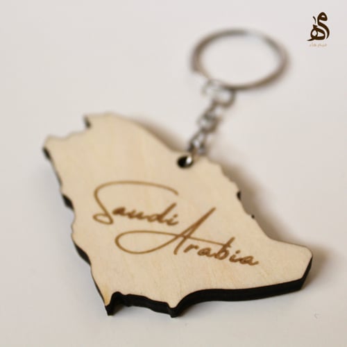 تعليقة خشبية لخريطة المملكة العربية السعودية