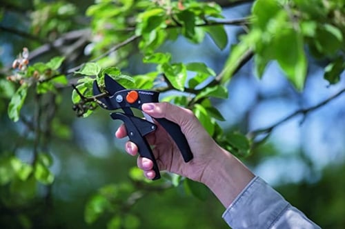 مقص Fiskars Pruner Bypass P54