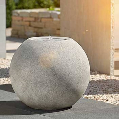 نافورة كروية مضيئة