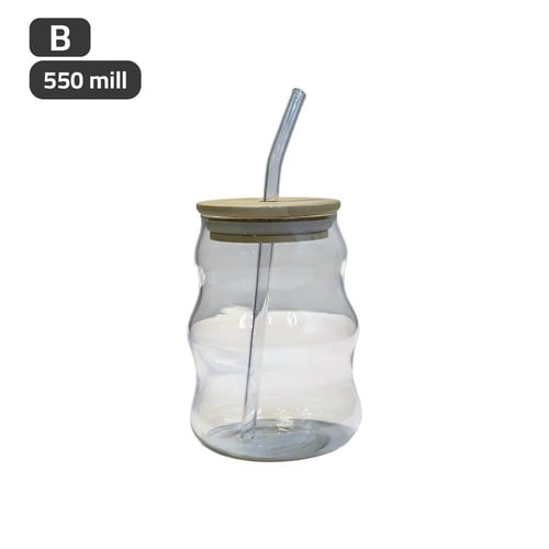 كوب زجاج مع مصاص زجاج