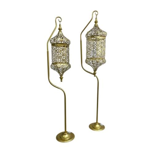 شمعدان ذهبي بستاند