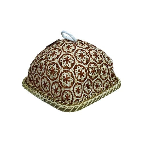 سلة خوص مع غطاء مربع