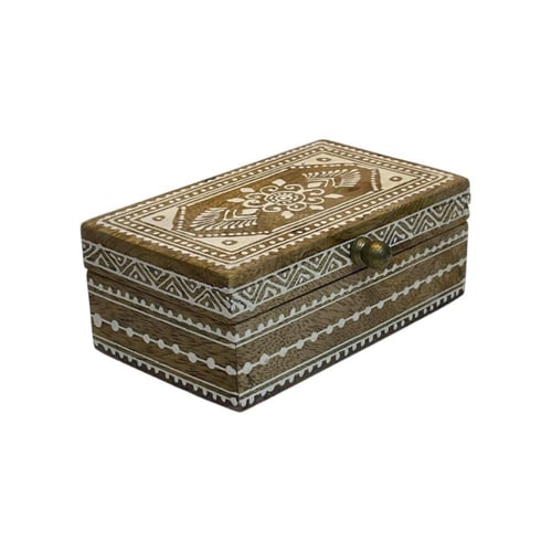 صندوق خشب نقشة بيضاء