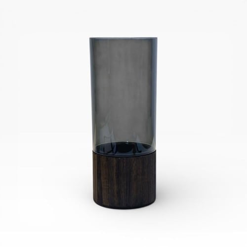 فازة بلاستيك بقاعدة خشب