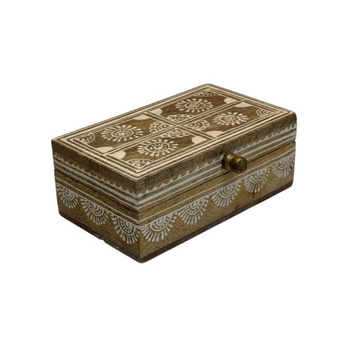 صندوق خشب نقشة بيضاء