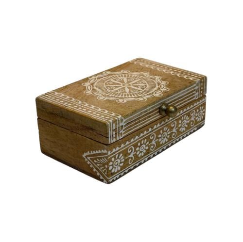 صندوق خشب نقشة بيضاء