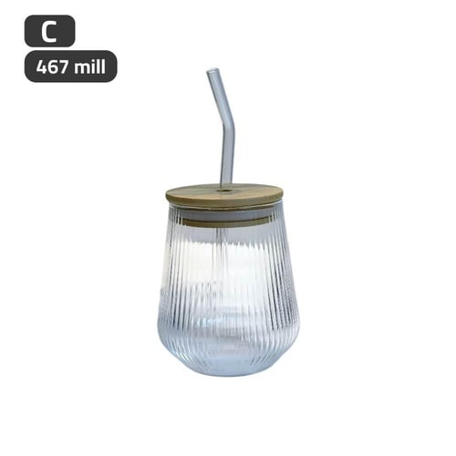 كوب زجاج مع مصاص زجاج