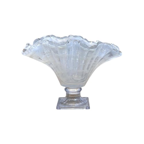 فازة زجاج أبيض