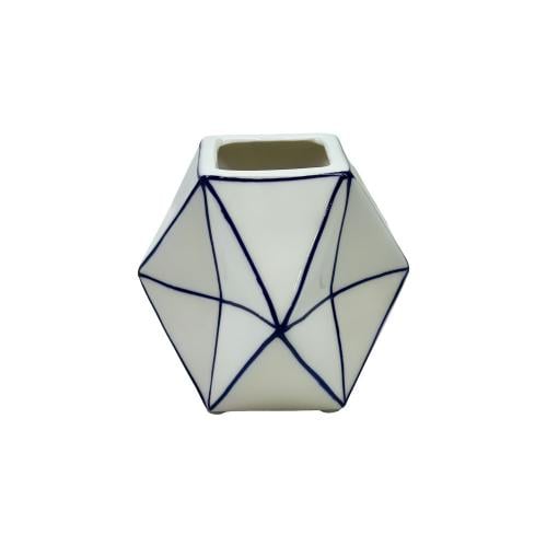 فازة صغيرة بتصميم مميز