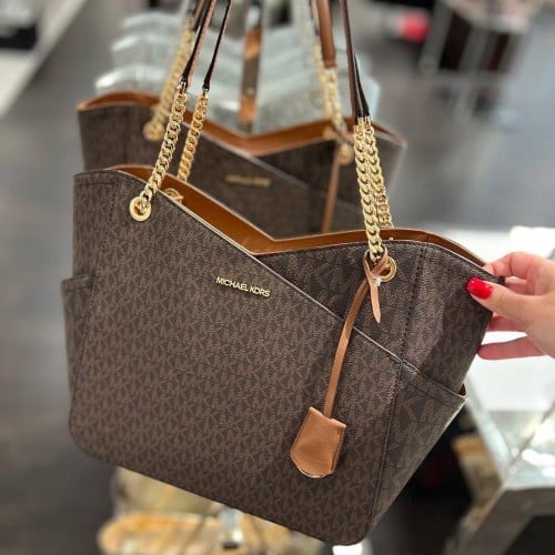 Jet Set Large Logo Shoulder Bag