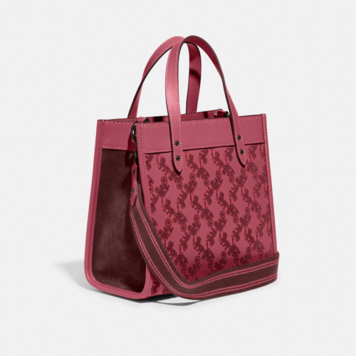 Field Tote 22 With Horse And Carriage