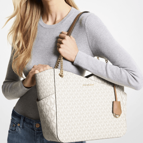 Jet Set Large Logo Shoulder Bag